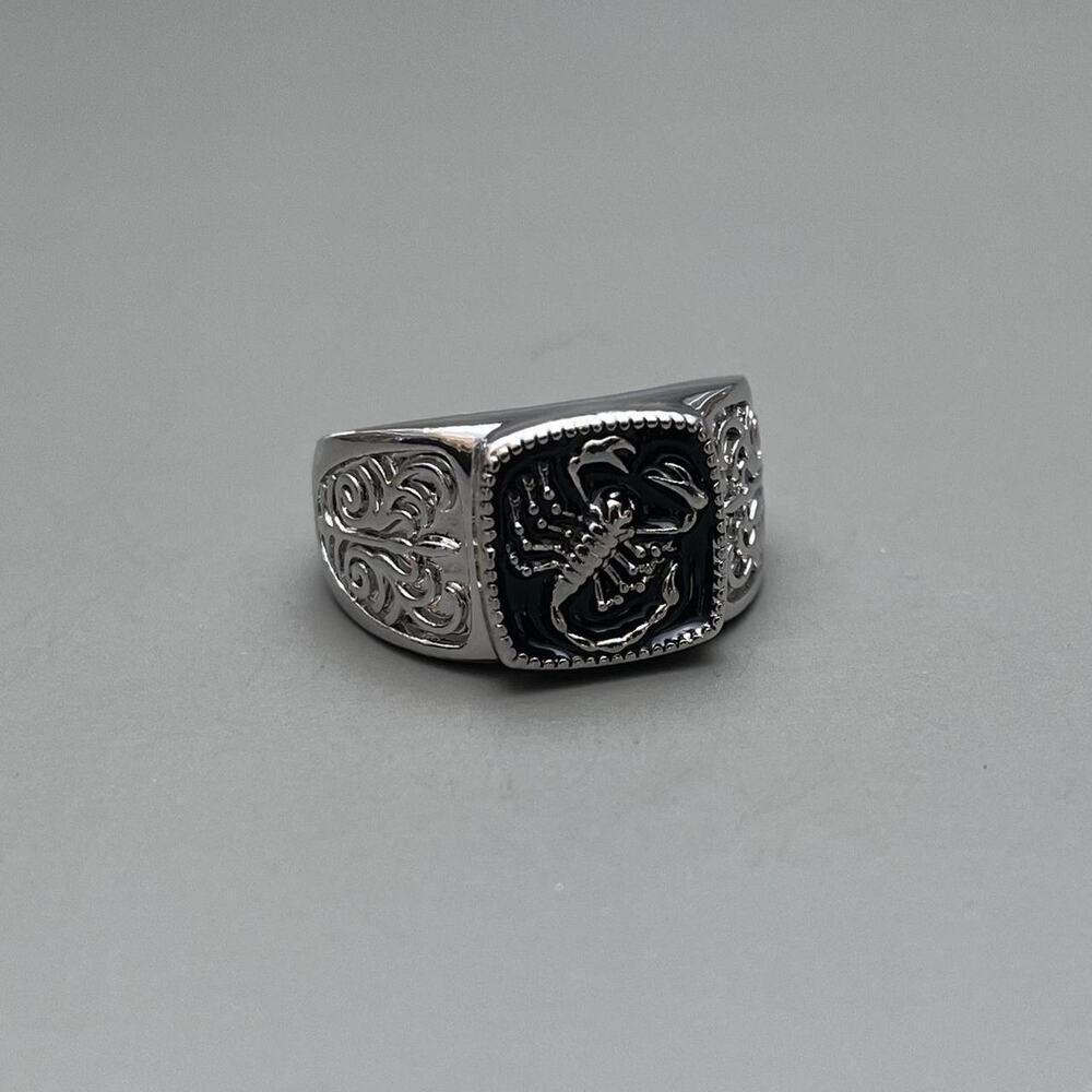 y2k vintage silver & black scorpion ring